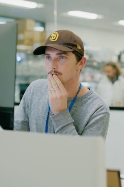 neomorph employee in office